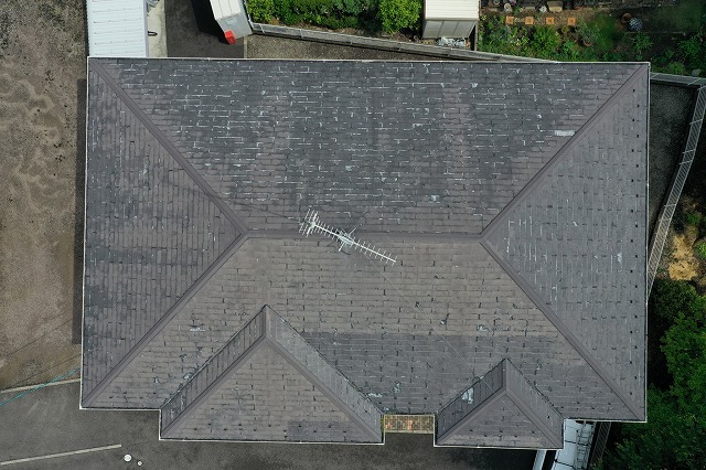 屋根の形状や面積を確認